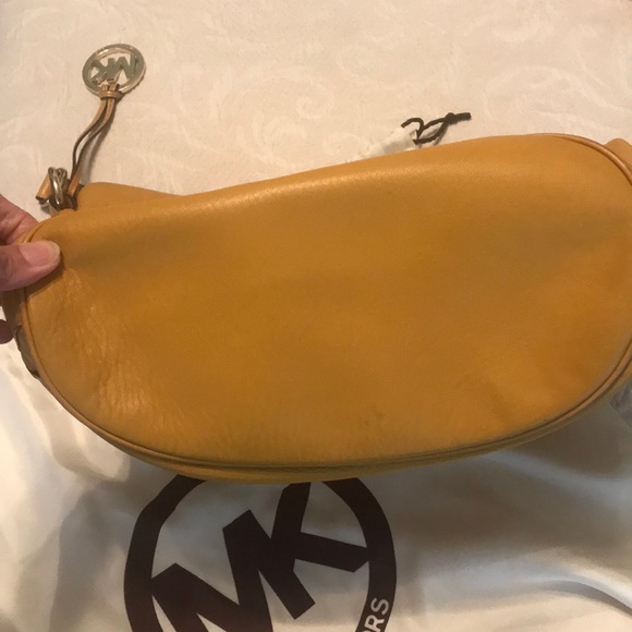 Michael Kors leather handbag. - Picture 3 of 7